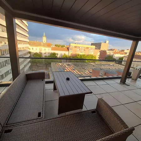 Apartment Noir Gold Penthause -